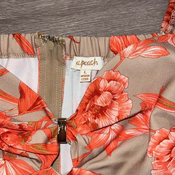 a peach corset crop top with puffy sleeves - Picture 3 of 4